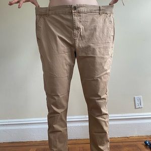 Women’s Khaki Pants Old Navy Skinny Style Built in Flex